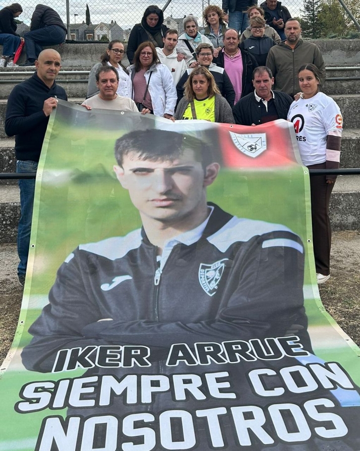 El CD Ribert rinde un emotivo homenaje a su exportero Iker Arrue, fallecido por un c&aacute;ncer | Imagen 1