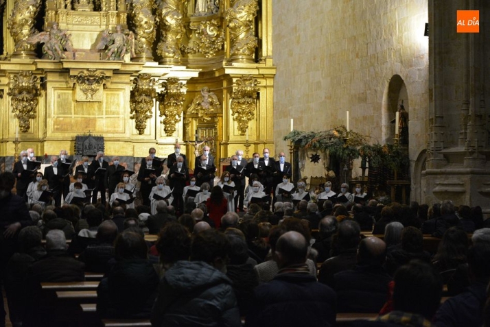 El coro Francisco Salinas actuó en la iglesia del Convento de San Esteban | Vanesa Martins