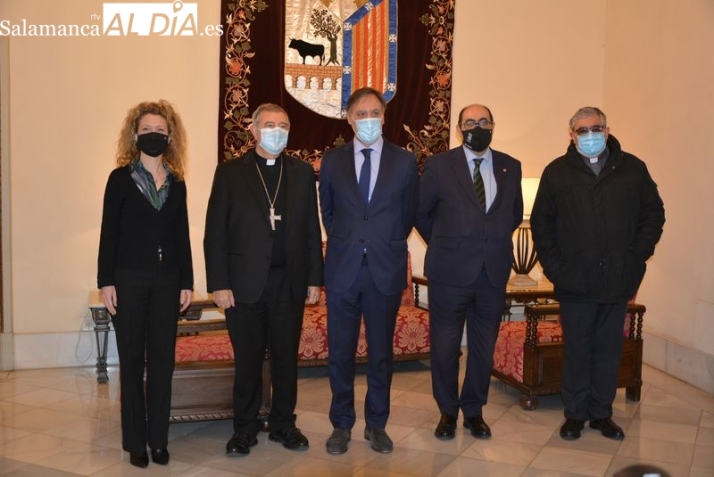 Reunión entre el alcalde de Salamanca y el obispo en el Ayuntamiento | Fotos: Vanesa Martins