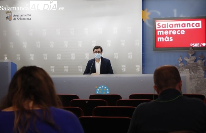 Rueda de prensa del portavoz del PSOE en el Consistorio, José Luis Mateos, en la Sala de la Palabra. Foto de Guillermo García