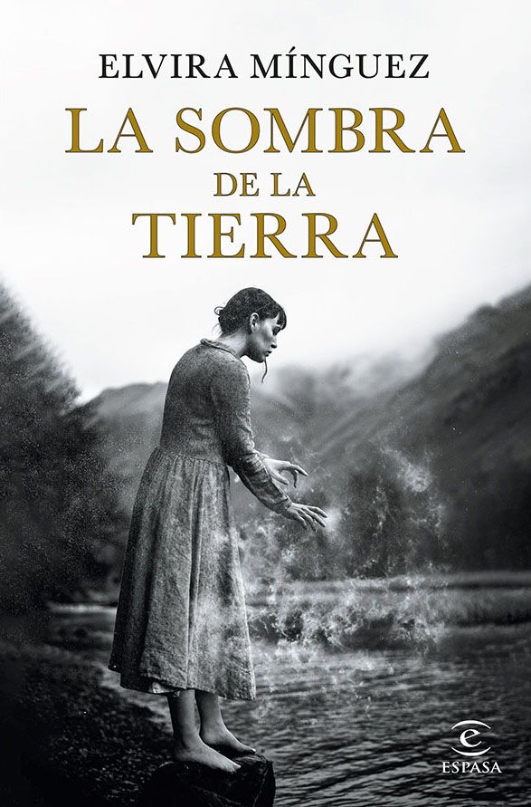 La actriz Elvira M&iacute;nguez presenta en Salamanca su primera novela, 'La sombra de la tierra' | Imagen 1