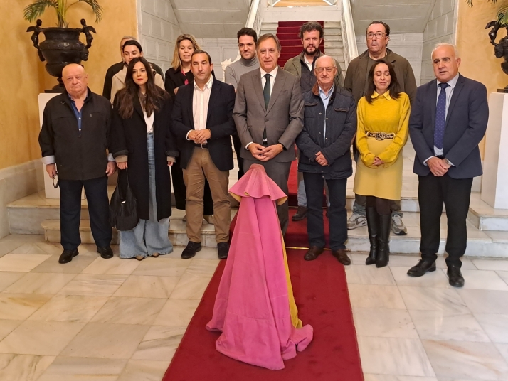 El Ayuntamiento de Salamanca premia a Alejandro Talavante como autor de la mejor faena de la Feria Taurina | Imagen 1