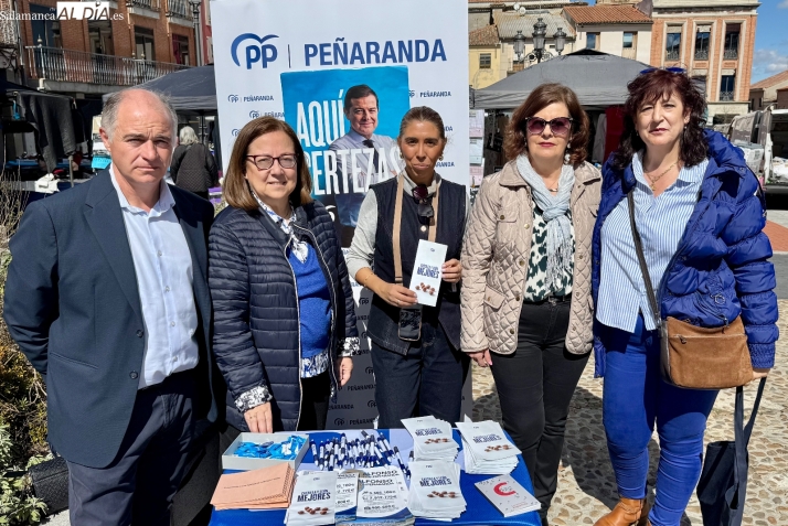 Los partidos intensifican la campa&ntilde;a electoral en el &uacute;ltimo mercadillo antes de las urnas | Imagen 2