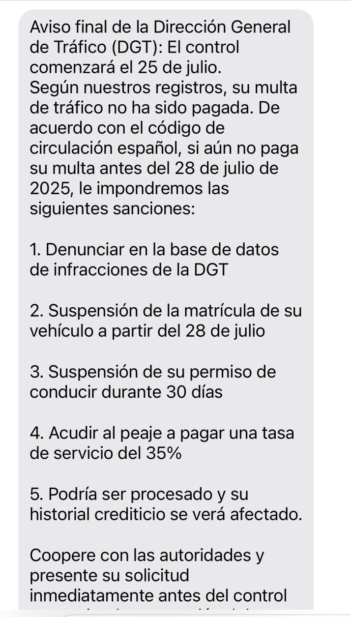 Alerta ante una nueva oleada de estafas con supuestos mensajes SMS de la DGT con una multa | Imagen 1