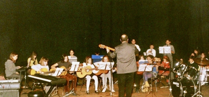 Michel N&uacute;&ntilde;ez se jubila: de su pasi&oacute;n por la guitarra al alumno que fue a buscar a la obra y que lleg&oacute; al &eacute;xito en Nueva York | Imagen 2