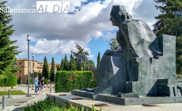 Bronce y piedra para recordar a los grandes escritores en Salamanca | Imagen 3