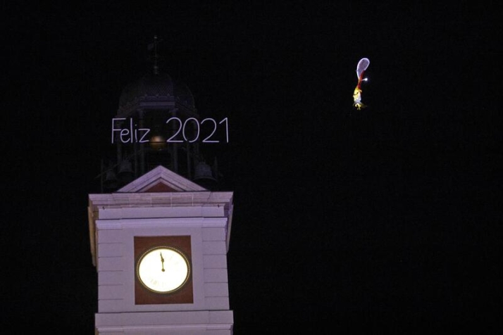Un dron sobrevuela la Puerta del Sol durante las campanadas de Nochevieja del pasado año. Foto: EP