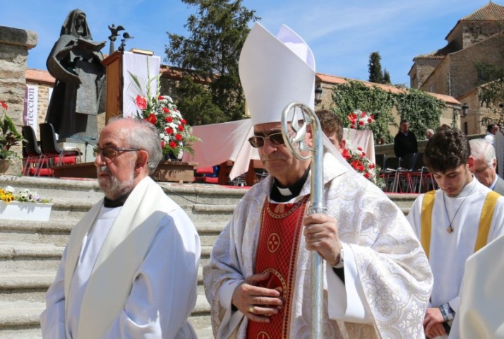 El obispo Carlos López durante una celebración litúrgica - Diócesis de Salamanca
