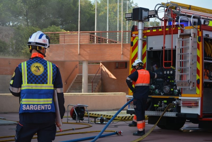 As&iacute; sofocan un incendio bajo rasante los Bomberos de Salamanca | Imagen 1