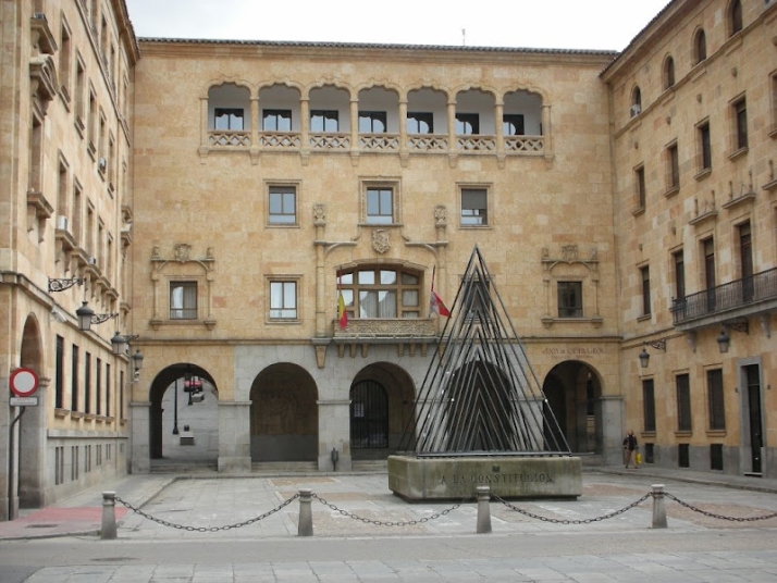 Salamanca tambi&eacute;n rinde homenaje a la Constituci&oacute;n con una plaza con su nombre | Imagen 1