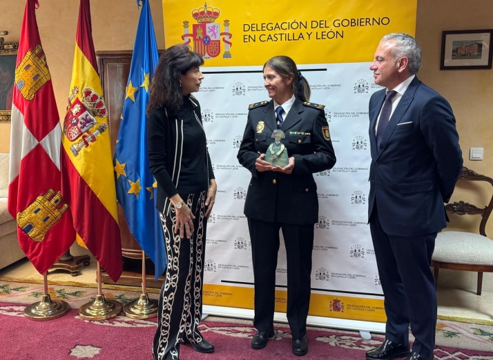 La UFAM de la Comisar&iacute;a de B&eacute;jar y Soledad Murillo, premios Meninas 2024 | Imagen 1