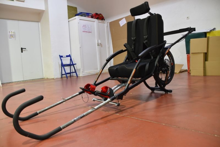 Una silla adaptada para correr en la San Silvestre Salmantina | Imagen 1