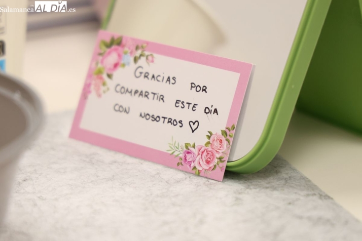 Maquillaje oncológico: una terapia emocional para sobrellevar la enfermedad entre alumnos de Salamanca y miembros de la AECC | Imagen 2