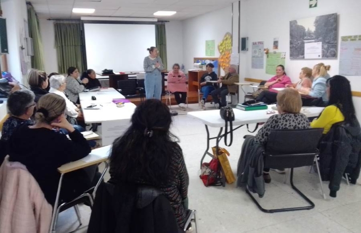 C&aacute;ritas desarrolla un encuentro intergeneracional con participantes en sus actividades | Imagen 1