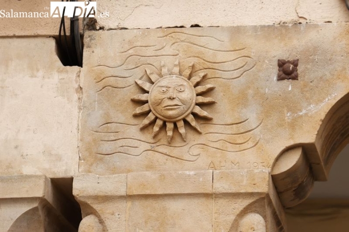 Los capiteles y el calendario romano &lsquo;escondido&rsquo; en la Plaza del Corrillo  | Imagen 2