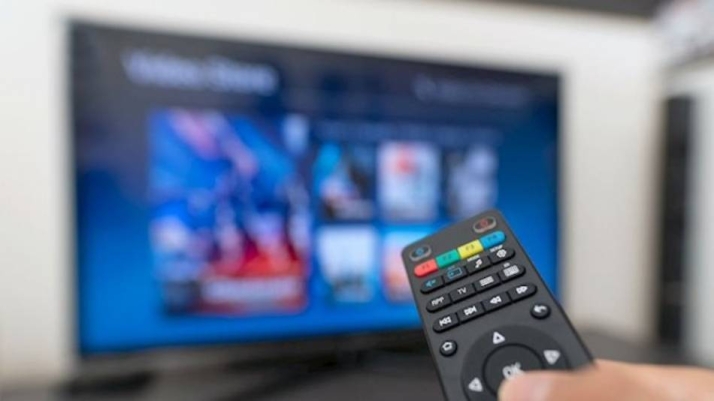 Foto 1 - Los españoles vieron menos televisión el segundo año de pandemia: 3 horas y media al día, 26 minutos menos que en 2020