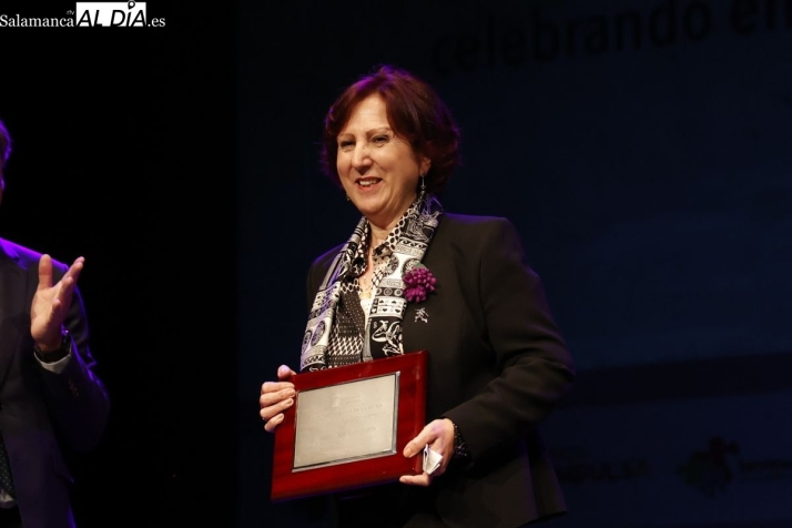 FOTOS | Emotiva gala de reconocimiento a tres mujeres referentes en Salamanca  | Imagen 3