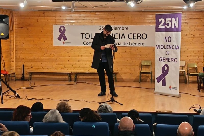 La risa y la palabra contra la violencia machista: as&iacute; conmemor&oacute; Terradillos el 25N | Imagen 1