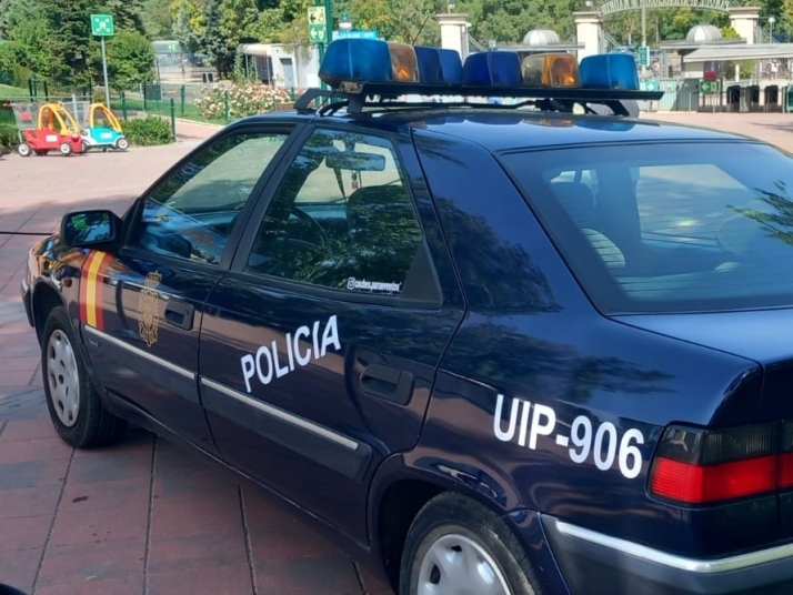 El Tormes acoge una exposici&oacute;n de veh&iacute;culos m&iacute;ticos de la Polic&iacute;a y la Guardia Civil | Imagen 1