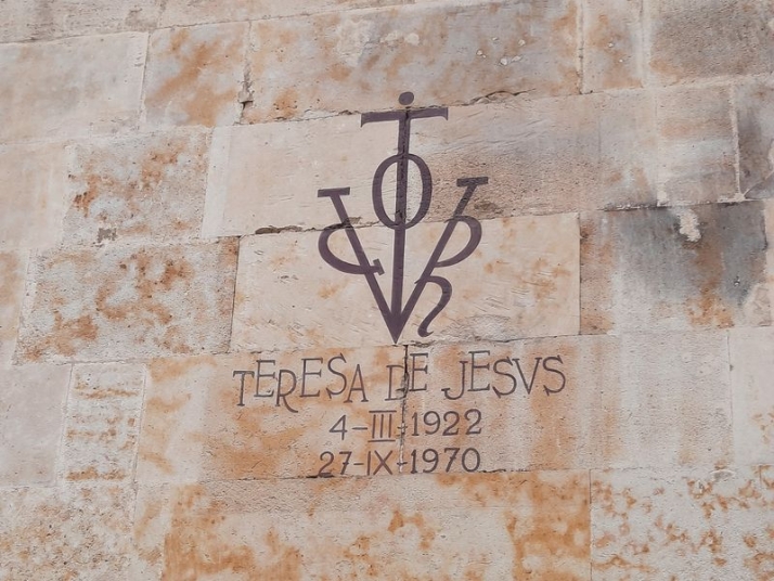 Gran acogida de la conferencia sobre 'Teresa de Jes&uacute;s en la Salamanca del siglo XX' | Imagen 1
